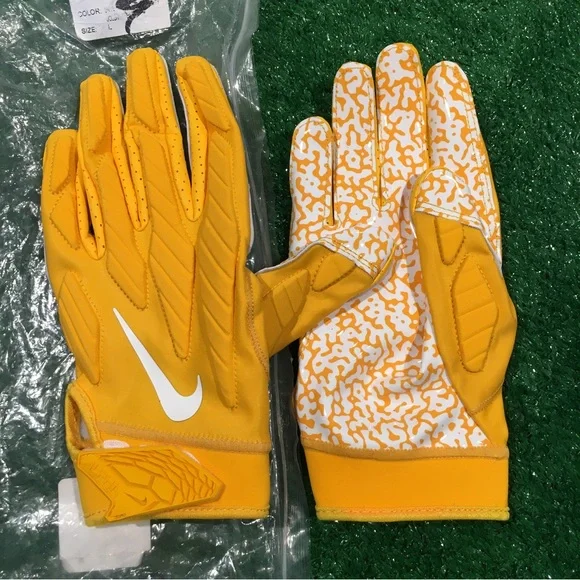 Yellow Nike Athletic Gloves Nike Underwear Socks New Nfl Nike